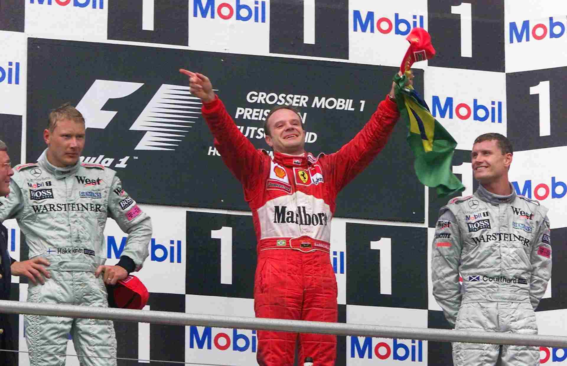 Mikka Häkkinen e David Coulthard completaram o pódio