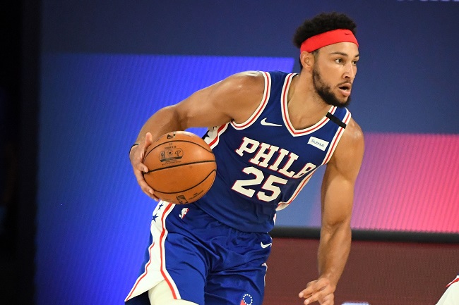 13- Ben Simmons (Philadelphia 76ers) Armador ou ala-pivô? Simmons fez toda a carreira até aqui organizando as jogadas, mas o técnico Brett Brown testou e aprovou um novo quinteto titular para o resto da temporada, com Shake Milton entre os cinco. Um dos melhores defensores de 2019-20, ele fez 16.7 pontos, 8.2 assistências, 7.8 rebotes e 2.1 roubadas