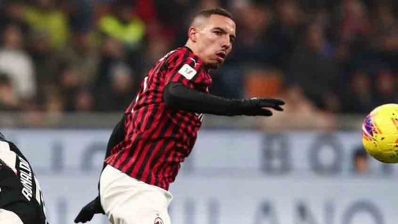 MORNO - Segundo o 'Le10Sport', o Paris Saint-Germain já definiu um dos seus maiores objetivos na próxima janela de transferências, contratar o meio-campista argelino Ismael Bennacer, do Milan.