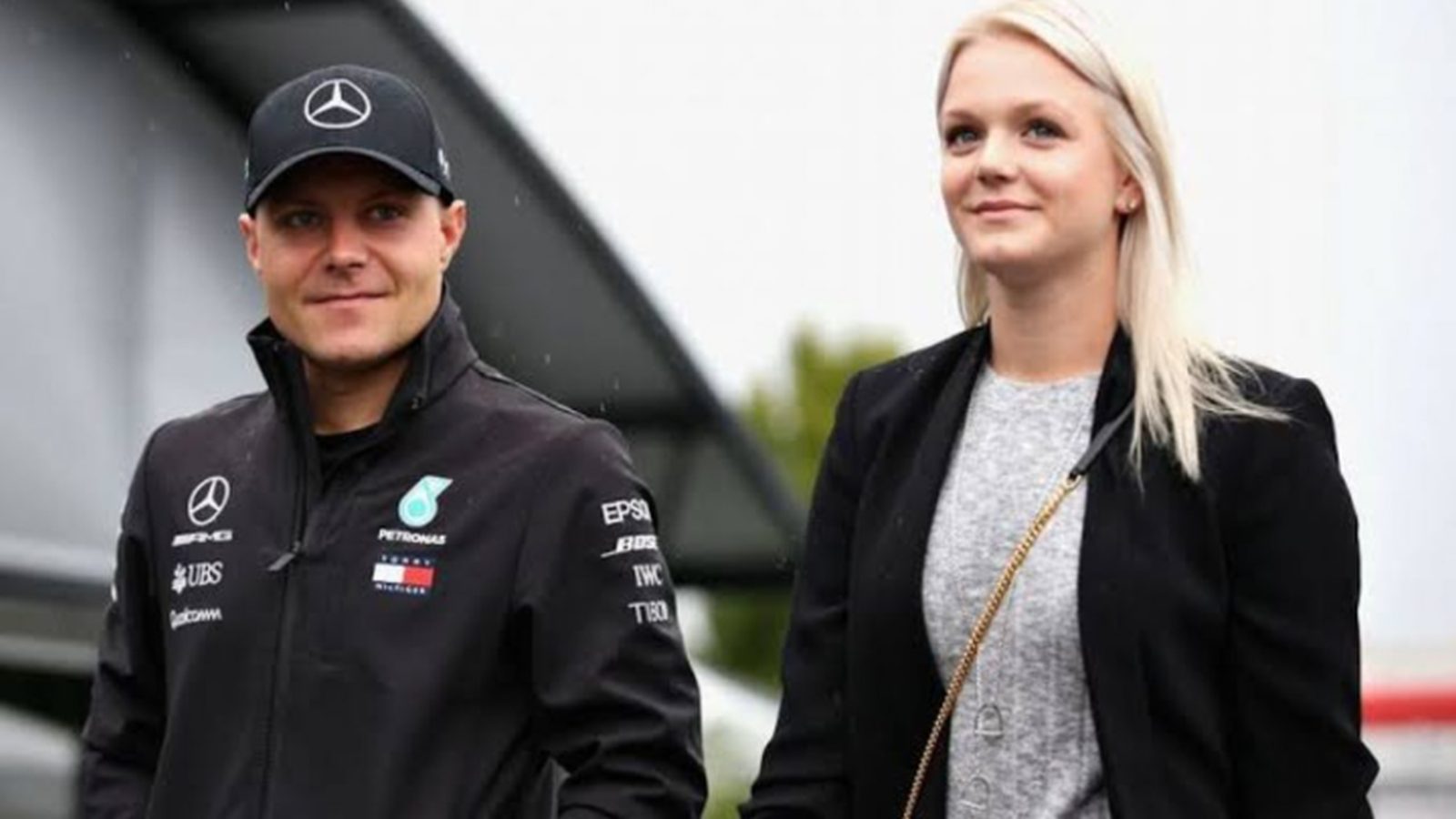 Piloto da Mercedes, Valtteri Bottas foi casado com a nadadora Emilia Pikkarainen. O matrimônio durou três anos e terminou em 2019