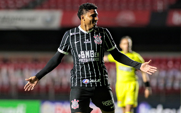 O Corinthians passou sem maiores sustos pelo RB Bragantino por 2 x 0, no Morumbi, na noite desta quarta-feira e avançou à semifinal do Paulistão. Éderson, autor do primeiro gol, e o meia Matheus Vital foram os melhores da equipe. Confira as notas do Timão no LANCE! (por Gabriel Grey)