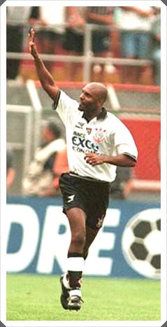 4º - Célio Silva - 19 gols em 157 jogos - 1994/1998