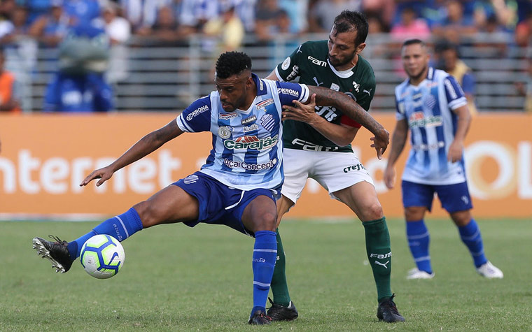 O impasse entre Globo e Turner pelo Brasileiro já rendera momentos curiosos na edição de 2019. Com jogos sem transmissão devido ao "direito de arena", partidas deixaram de ser exibidas. No duelo entre CSA e Palmeiras, houve uma proliferação de "links piratas" de quem transmitia jogos via celular.