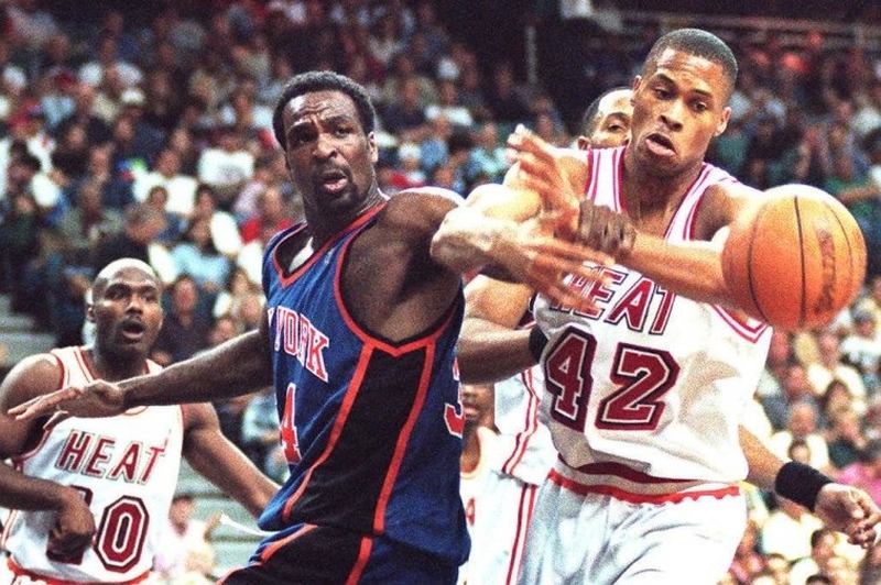 Charles Oakley- Grande reboteiro, jogou no Chicago Bulls antes de transferir-se para o New York Knicks, onde, de fato, era odiado por nove a cada dez pessoas na liga. Oakley tinha fama de bater mais do que o normal para um jogador voluntarioso, mas era ótimo jogador