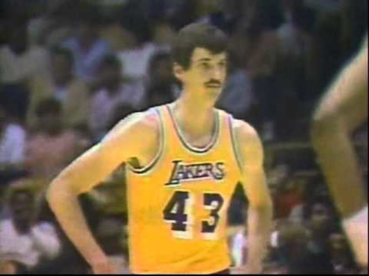 6- Chuck Nevitt (2,26 metros) - O pivô passou por Houston Rockets, Los Angeles Lakers, Detroit Pistons, Chicago Bulls e San Antonio Spurs. Foi campeão pelo Lakers em 1984-85 e encerrou a carreira aos 34 anos, com médias de 1.6 ponto, 1.5 rebote e 0.7 bloqueio entre 1982 e 1984