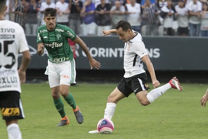 24/2/2018 - Corinthians 2 x 0 Palmeiras - Neo Química Arena - Fase de Grupos Paulistão-2018: Outra vez o Verdão apontava como favorito no duelo, mas com golaço de Rodriguinho e gol de pênalti marcado por Clayson, o Timão bateu o rival em casa. No lance do penal, Jailson foi expulso e os palmeirenses reclamaram da arbitragem.