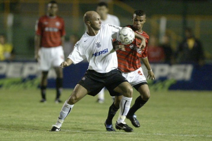 2004 - 5ª posição - 74 pontos: 46 jogos/20 vitórias/14 empates/12 derrotas