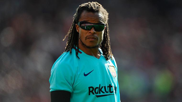 O volante Edgar Davids, que brilhou no Ajax e na Juventus, além da camisa da Holanda, anunciou sua saída em 2008. Em 2010, porém, assinou com o Crystal Palace e atuou lá em poucas partidas, por uma temporada, tendo saído no ano seguinte. Em 2012, foi contratado pelo Barnet, clube inglês que disputava a quinta divisão na época, como jogador e técnico. Encerrou de vez sua carreira em 2013.