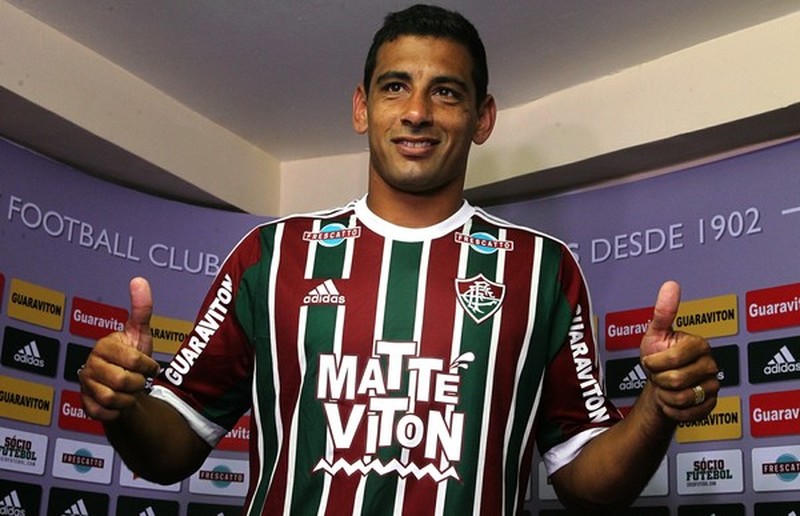 Diego Souza - Fluminense (2016)Após uma ótima passagem pelo Sport em 2015, Diego Souza foi contratado pelo Fluminense e retornou ao clube que foi revelado com grande expectativa. O atacante se arrependeu da decisão e, três meses depois, estava de volta ao Sport. Diego disputou nove jogos e marcou quatro gols no Tricolor. 