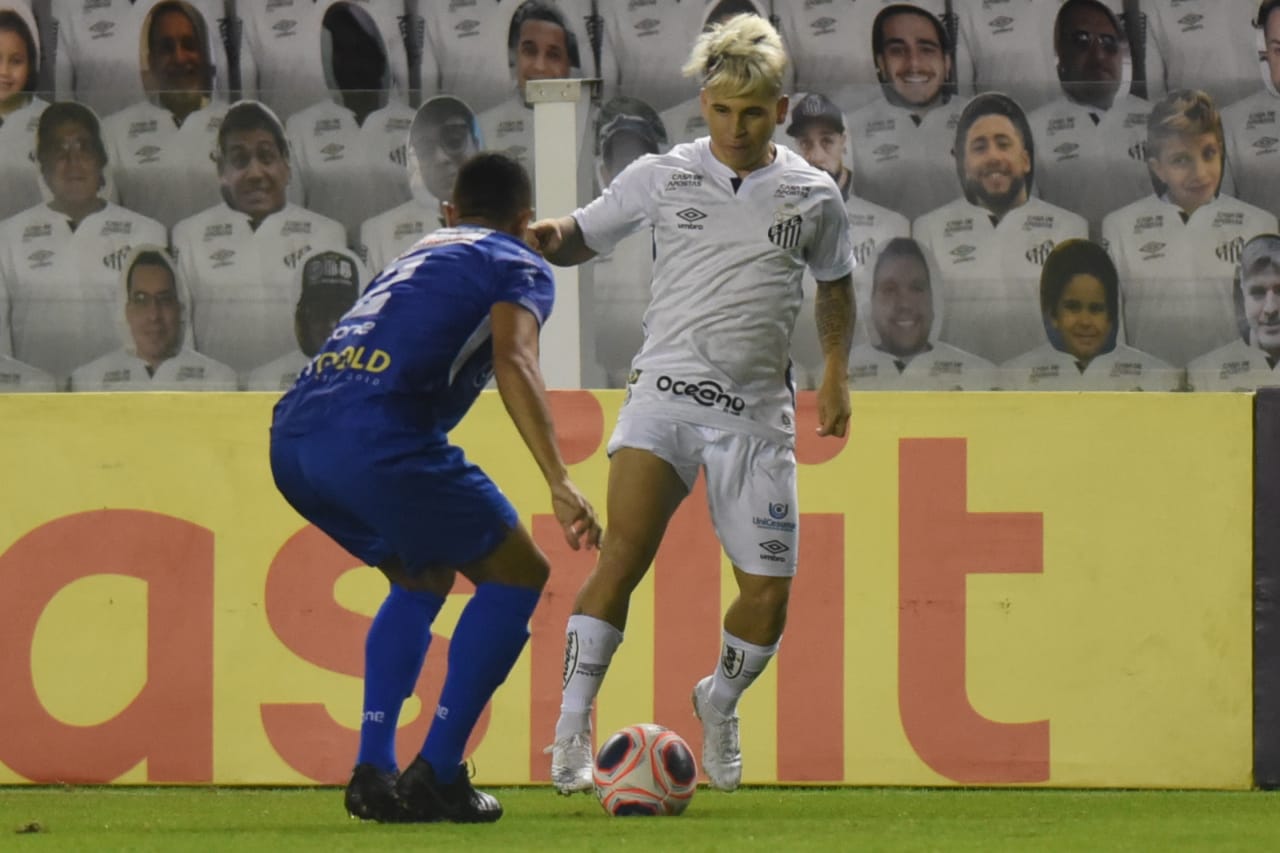 SANTO ANDRÉ - Sobe: Rodrigo foi o nome do Ramalhão, já que foi o autor do gol, mas William Goiano também merece menção, pois foi dele a cabeçada que deu origem ao tento – assim como Ricardo, que cobrou o escanteio. - Desce: Ramon foi o responsável por perder a bola perto da área do Santo André, no final do primeiro tempo, que deu origem ao gol de Soteldo.