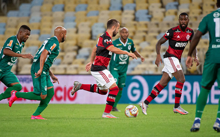 O futebol chegou a ser liberado, o Flamengo venceu o Boavista por 3 a 0 e havia jogos previstos. No entanto, o fim de semana traria uma lambança...