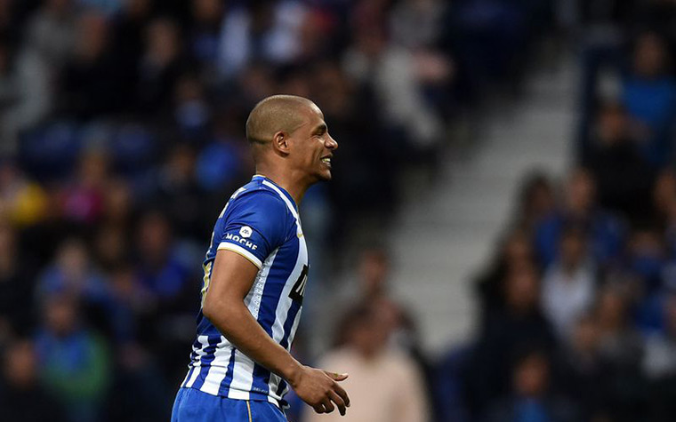 FERNANDO - O volante Fernando disputou 142 jogos com a camisa do Porto, ganhando vários títulos. O principal deles foi a Liga Europa.