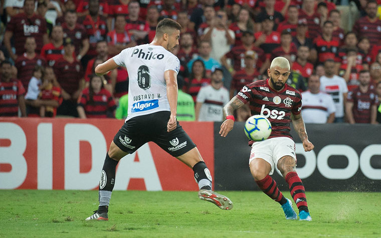 O artilheiro não perdoa nem o ex-clube: Gabigol já balançou as redes do Santos quatro vezes.