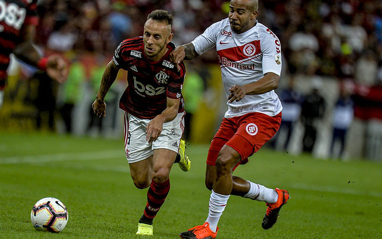 FLAMENGO 2x0 INTERNACIONAL - Em jogo bastante acirrado, o Rubro-Negro contou com o fôlego de Bruno Henrique para sair na frente nas quartas de final da Libertadores.