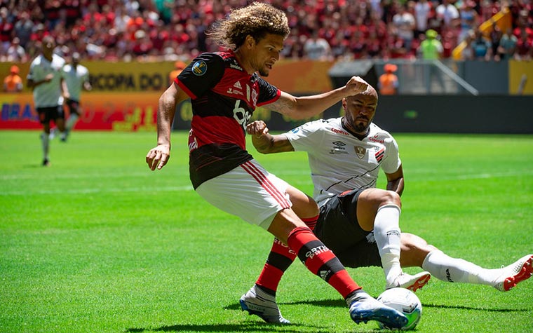 FLAMENGO 3x0 ATHLETICO-PR - Eis que veio o primeiro título de 2020. Com amplo domínio, serenidade, gols de Gabigol, Bruno Henrique e De Arrascaeta, o Rubro-Negro se sagrou campeão da Supercopa do Brasil.