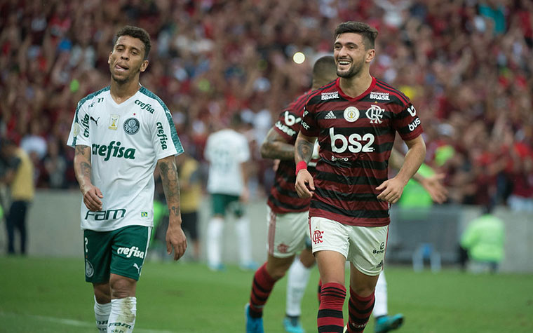 FLAMENGO 3x0 PALMEIRAS - Um dos jogos que indicaram que o Rubro-Negro estava no caminho certo para o título. A equipe não tomou conhecimento do Palmeiras, que também era cotado como candidato ao título e chegou a ser líder no início da competição.