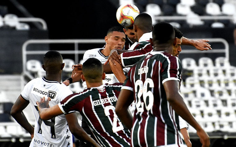 Classificado para a final da Taça Rio, o Fluminense não passou de um empate por 0 a 0 contra o Botafogo neste domingo, no Nilton Santos. O time teve alguns destaques individuais e dois receberam as maiores notas. Confira os destaques do LANCE! (Por Sergio Santana - sergiosantana@lancenet.com.br)