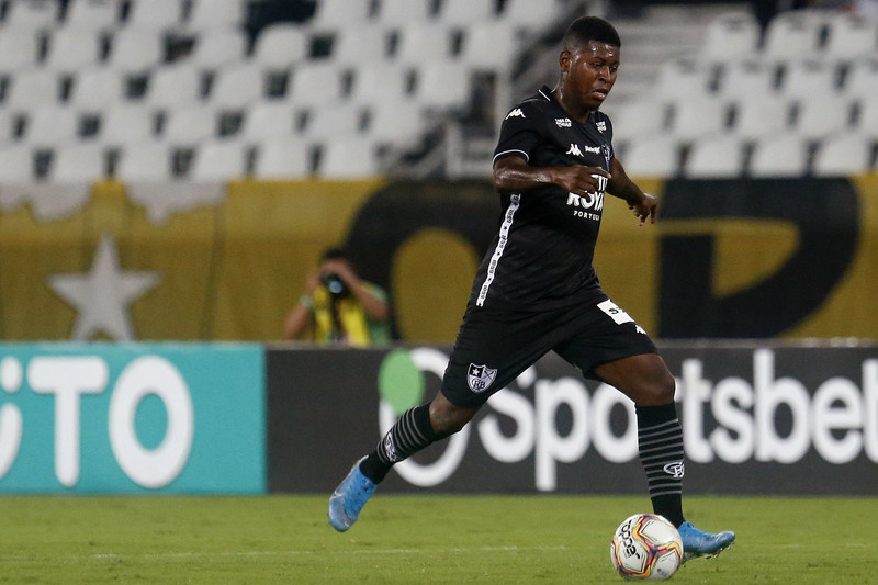 Gabriel Cortez tem seu vínculo por empréstimo com o Botafogo até o fim de 2020. Emprestado pelo  Guayaquil City, a negociação envolvendo o jogador tem uma opção de compra por 1 milhão de dólares (R$ 4,17 mi). 