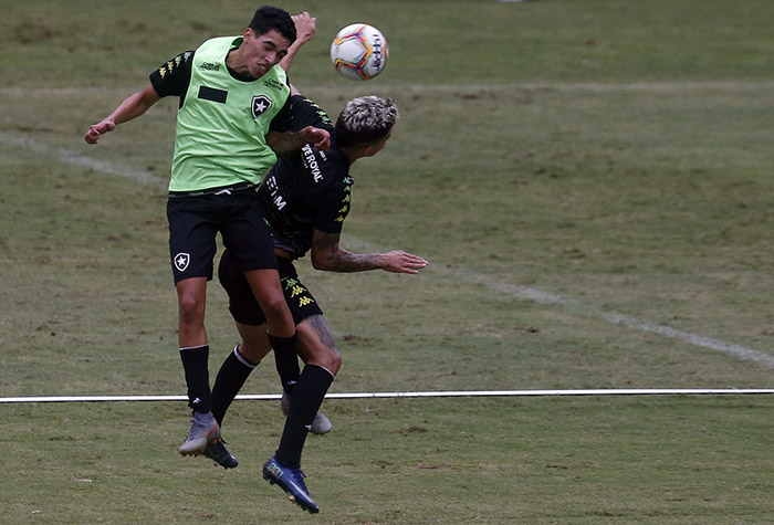 Hugo (Lateral-esquerdo) - Com 18 anos, Hugo já impressiona internamente. Jogou a última Copinha como titular e fez parte da segunda semana de treinamentos na pré-temporada, no hotel-fazenda China Park. É um lateral equilibrado, que ajuda nas duas metades do campo. É observado com bons olhos pela comissão técnica.