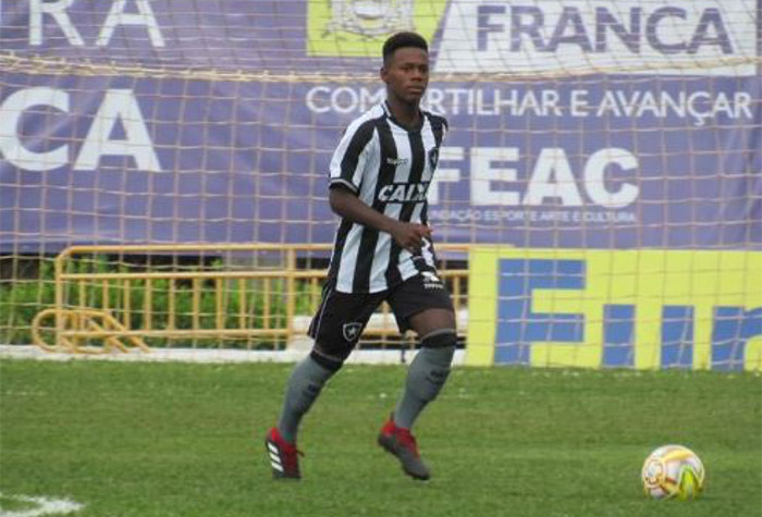 Michel (Volante) - Em outubro do ano passado, recebeu um convite da CBF para completar treinamentos da Seleção Brasileira. Geralmente, atua como primeiro volante. Tem como ponto forte a organização de jogadas desde o campo intermediário.