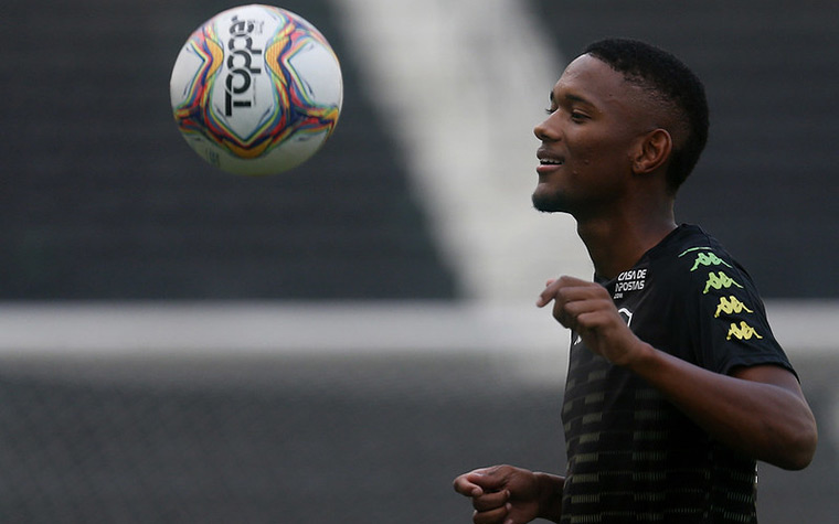 ESQUENTOU - A diretoria do Botafogo iniciou conversas e está na fase inicial de negociações para a renovação do contrato do zagueiro Wesley, de 19 anos, titular do time sub-20, comandado por Ricardo Resende. O defensor pertence ao Três Passos Atlético Clube. O atual vínculo de Wesley com o Botafogo termina no dia 25 de janeiro de 2021 e, consequentemente, ele pode sair sem custos para outra equipe.