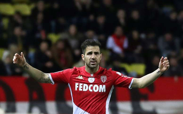 CESC FÀBREGAS - O meia espanhol Cesc Fàbregas tem 800 jogos na carreira. Defende atualmente o Monaco, camisa que vestiu 34 vezes. Pelo Arsenal foram 303 jogos, enquanto que o Barcelona defendeu 151 vezes. No Chelsea atuou 198 jogos. Por 110 honrou a camisa da seleção da Espanha. Tem 33 anos.