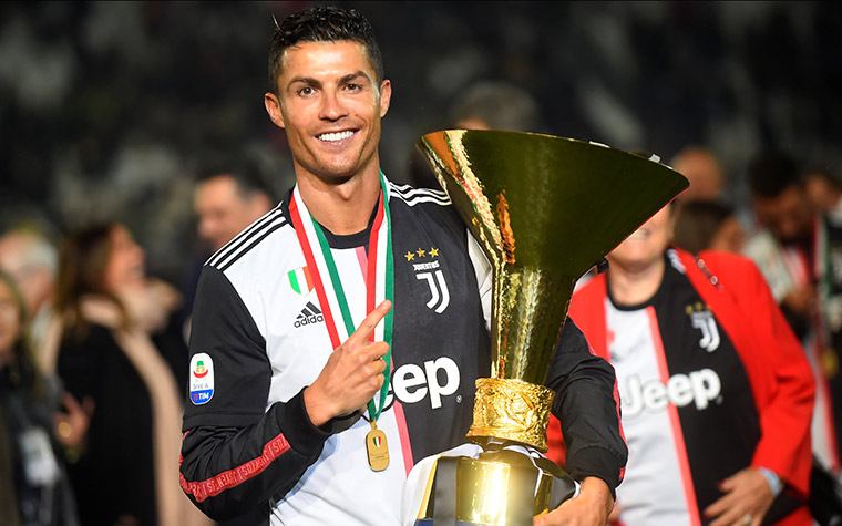 CAMPEONATO ITALIANO - Logo em seu primeiro ano na Juventus, Cristiano Ronaldo conquistou o Campeonato Italiano edição 2018-19, repetindo a dose recentemente, na edição 2019-20.