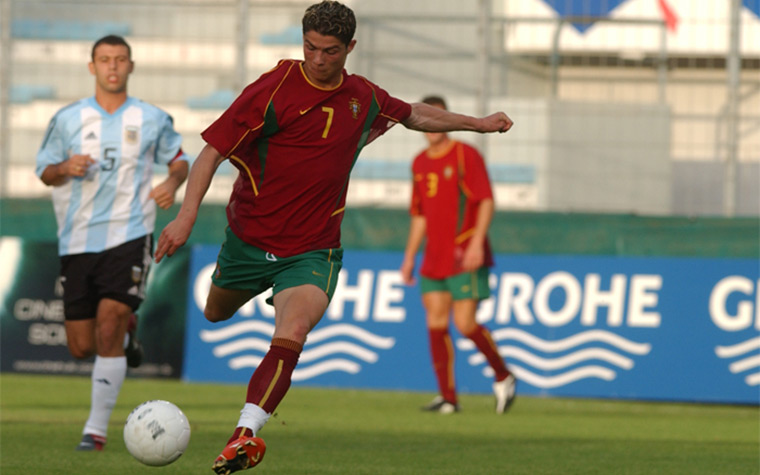 Desde cedo CR7 foi referência em Portugal. E por muito tempo carregou a seleção nas costas.