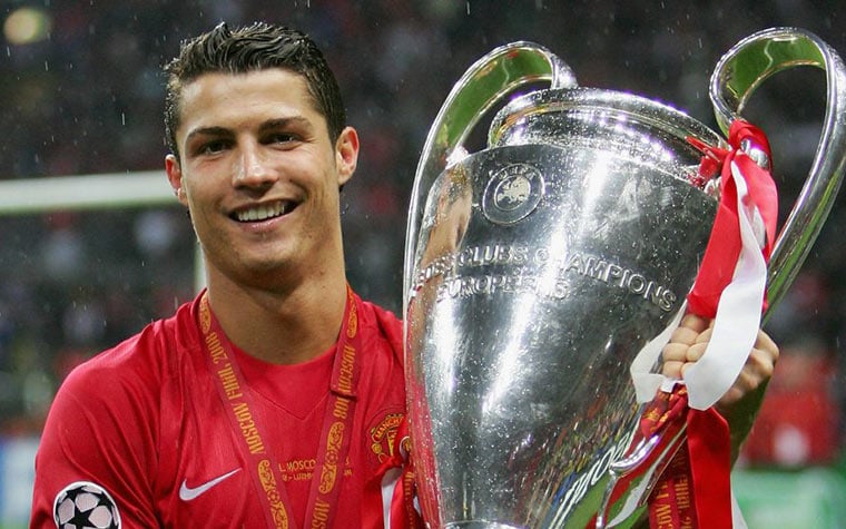 UEFA CHAMPIONS LEAGUE - A primeira a gente nunca esquece. Ganhou a edição de 2007-08 no Manchester United.