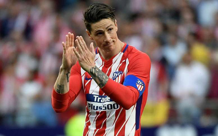 FERNANDO TORRES - O artilheiro espanhol Fernando Torres atuou 824 jogos. Se aposentou em 2019 no futebol japonês. A camisa que mais vestiu foi a do Atlético de Madrid: 244.