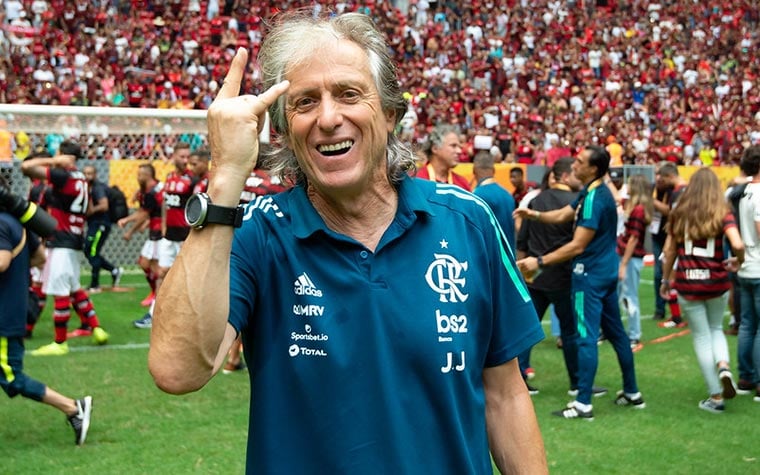 "Por estar sem clube e pelo que fez no Flamengo, Jorge Jesus poderia levar o Corinthians longe na temporada. Sabe trabalhar com medalhões e mostrou resultados a curto prazo no Fla."