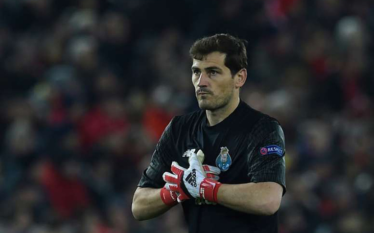 Após sofrer um infarto Casillas esboçou o fim de sua carreira. Vinha jogando pelo Porto. Vem estudando gestão e pretende concorrer à presidência da Real Federação Espanhola de Futebol.