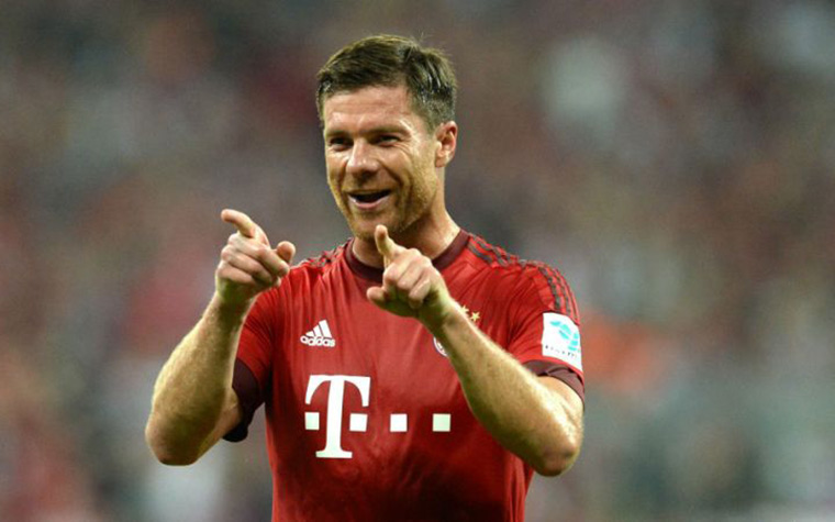 36 - Xabi Alonso - País: Espanha - Posição: Meia - Clubes: Real Sociedad, Eibar, Liverpool, Real Madrid e Bayern de Munique