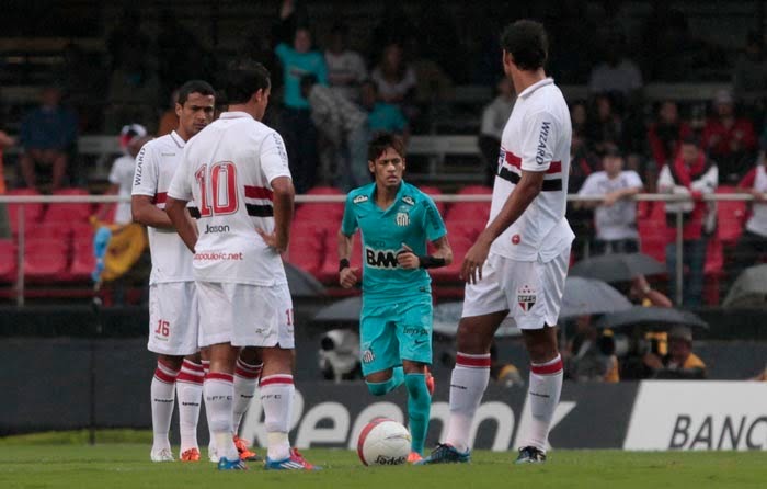 Em 2012, novamente o São Paulo perdeu para o Santos por 3 a 1, dentro de casa, na semifinal – os três tentos foram marcados por Neymar. O Peixe acabou campeão  diante do Guarani.