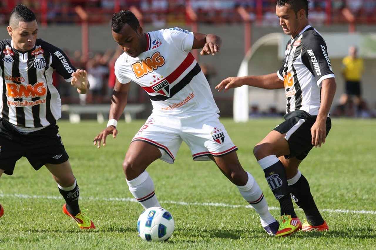Mais uma vez o Santos: em 2011, ficou na semifinal diante do Peixe, ao perder por 2 a 0 – o técnico do rival era Muricy Ramalho.