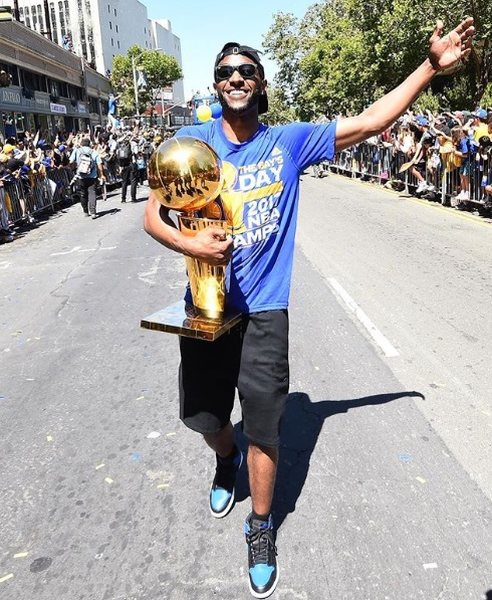 Ian Clark - Sem equipe na NBA atualmente, Ian Clark foi reserva por duas temporadas no Golden State Warriors. Sua passagem pelo time foi concluída com o título, sendo uma boa opção no banco, com média de 6.4 pontos e aproveitamento de 37.4% nos arremessos de três em 16-17