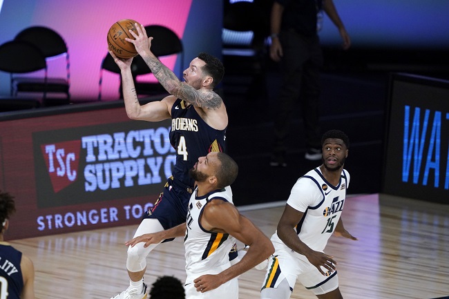 O ala-armador J.J. Redick (New Orleans Pelicans) anotou 21 pontos na derrota de sua equipe para o Utah Jazz por 106 a 104 na noite de quinta-feira. Redick acertou três cestas de três pontos na partida, ultrapassou LeBron James e agora é o 14° na lista de todos os tempos em arremessos de longa distância