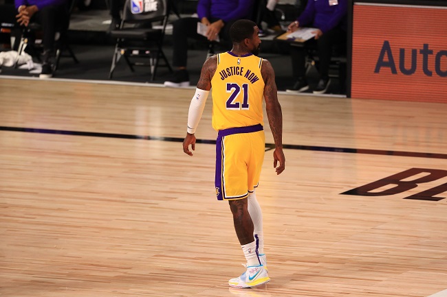 O veterano J.R. Smith (Los Angeles Lakers) fez sua estreia pela equipe californiana na noite desta quinta-feira. O ex-jogador do Cleveland Cavaliers ficou em quadra por apenas sete minutos e não pontuou