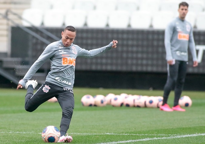 Janderson: "De volta, né? Gelei demais para treinar aqui hoje, relembrar aqui, que seja um treino abençoado para nós, vamos com tudo"