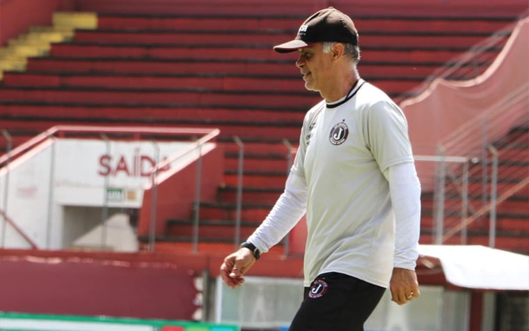 FECHADO – Logo depois disso, o clube já anunciou seu novo técnico: Jorginho, que trabalhou no Juventus-SC no último campeonato catarinense.