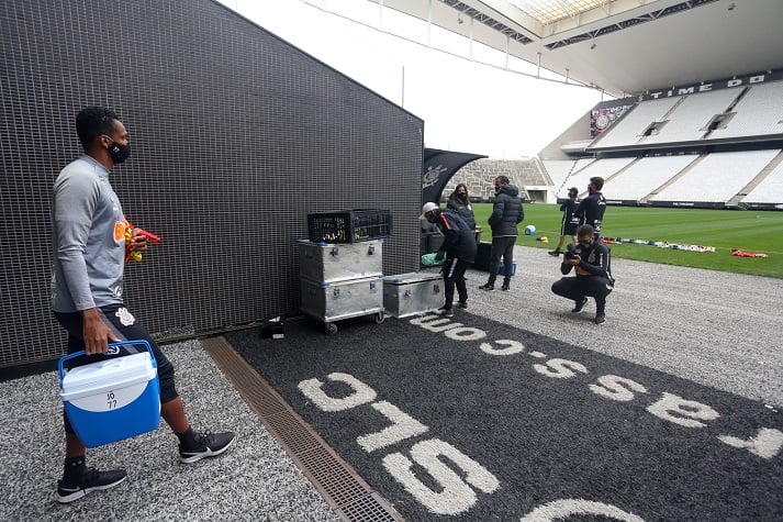 O Corinthians treinou em sua Arena na última quarta-feira, quatro meses depois de pisar no gramado dela pela última vez. Os jogadores não esconderam a emoção, a alegria e a nostalgia pela oportunidade após a longa paralisação por conta da pandemia. Veja as reações na galeria a seguir: