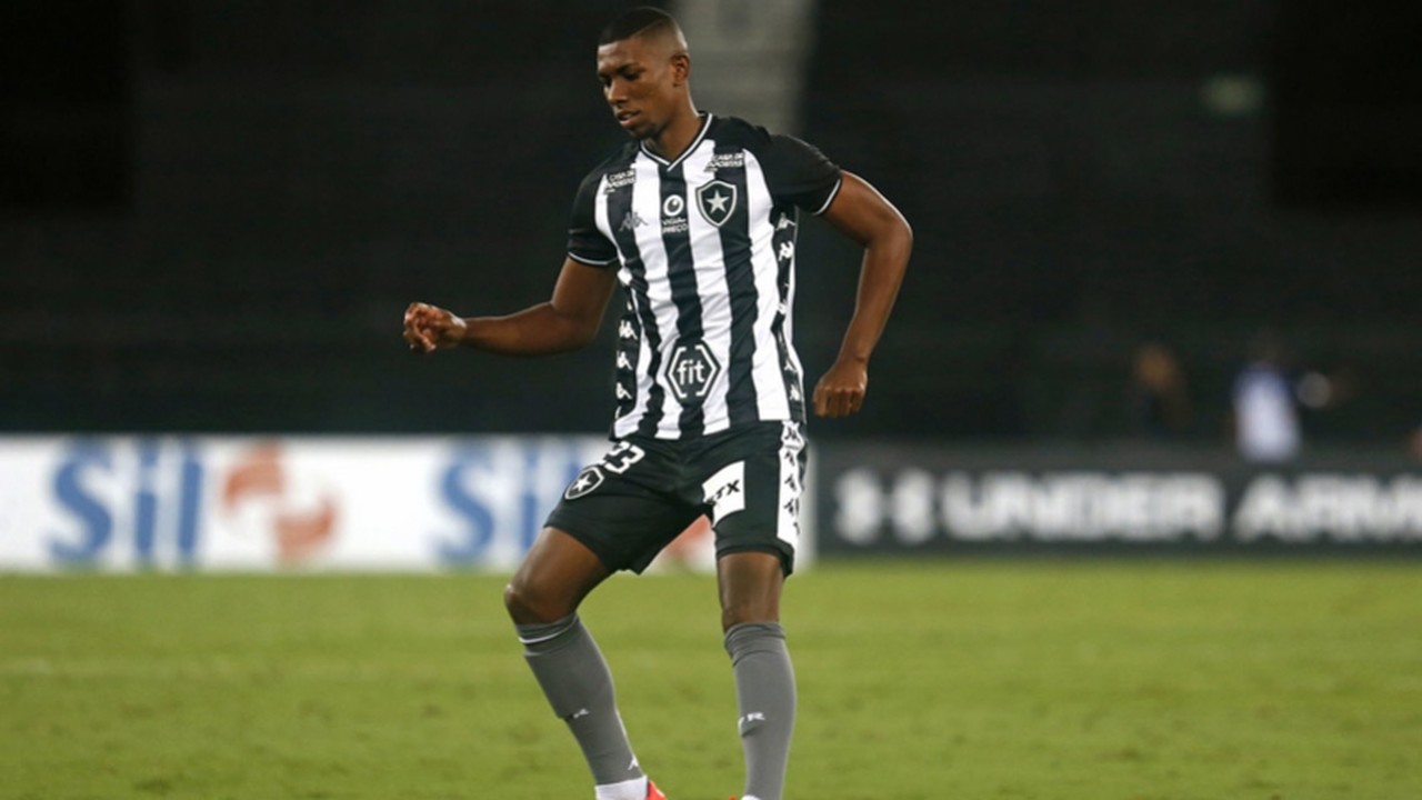 8º - Kanu (23 anos), do Botafogo, está isolado na oitava posição, com dez pontos. São 18 jogos e uma assistência do zagueiro.
