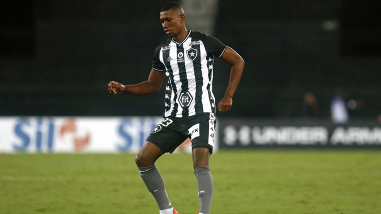 KANU - Botafogo (C$ 5,47) - Com trinta e dois desarmes no Brasileirão, o defensor é um dos líderes no quesito. Negativou apenas duas vezes nas 11 últimas partidas que atuou. Enfrenta o Fortaleza (que tem o terceiro pior ataque do campeonato) em casa e pode ter uma pontuação satisfatória.