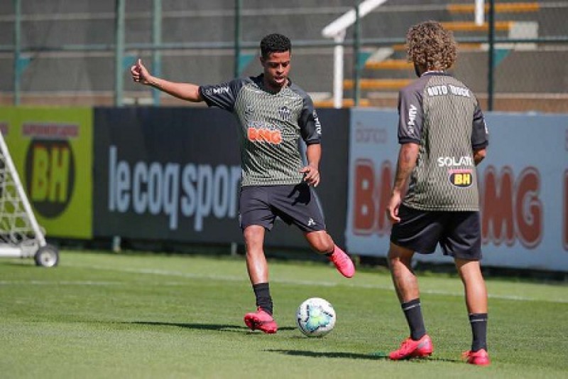 FECHADO - O atacante Keno, do Atlético-MG, teve o seu contrato registrado na CBF, publicado no BID, liberando o jogador de 30 anos para entrar em campo pelo time mineiro.