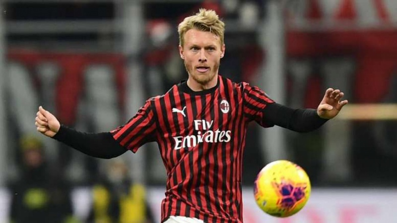 FECHADO - O Milan renovou o contrato do zagueiro Simon Kjaer até junho de 2024.