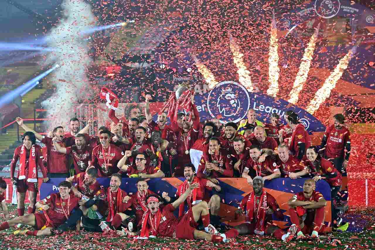 O Liverpool voltou a ganhar o Campeonato Inglês depois de 30 anos. Foi o primeiro título do clube na era Premier League.