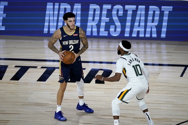 O armador Lonzo Ball (New Orleans Pelicans) foi muito bem marcado por Mike Conley (Utah Jazz) e converteu somente dois de seus 13 arremessos na primeira partida de volta da NBA. Ball terminou com quatro pontos, sete assistências e seis rebotes em 27 minutos de ação. O Pelicans 