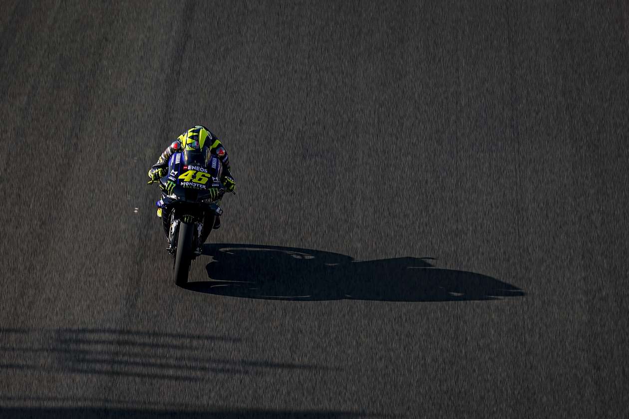 Valentino Rossi teve problemas e abandonou a corrida (Foto: Yamaha)