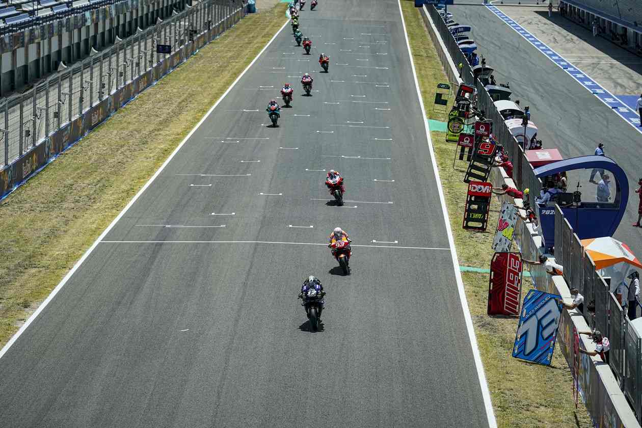 Logo Maverick Viñales saltou para a primeira colocação (Foto: Yamaha)