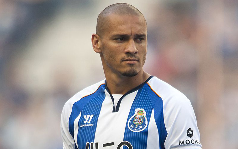 MAICON - Revelado pelo Cruzeiro, o zagueiro Maicon fez história no Porto. Jogou entre 2009 e 2016 pelo Dragão. Ganhou a Liga Europa em 2011 e foi três vezes campeão nacional.